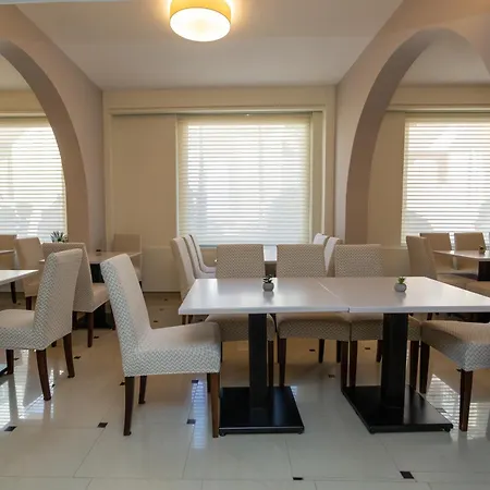 Kosmopolit Hotel 3*